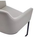 Chaise de salle à manger moderne capitonnée en similicuir avec accoudoirs
