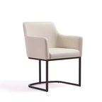 Chaise de salle à manger moderne capitonnée en similicuir avec accoudoirs